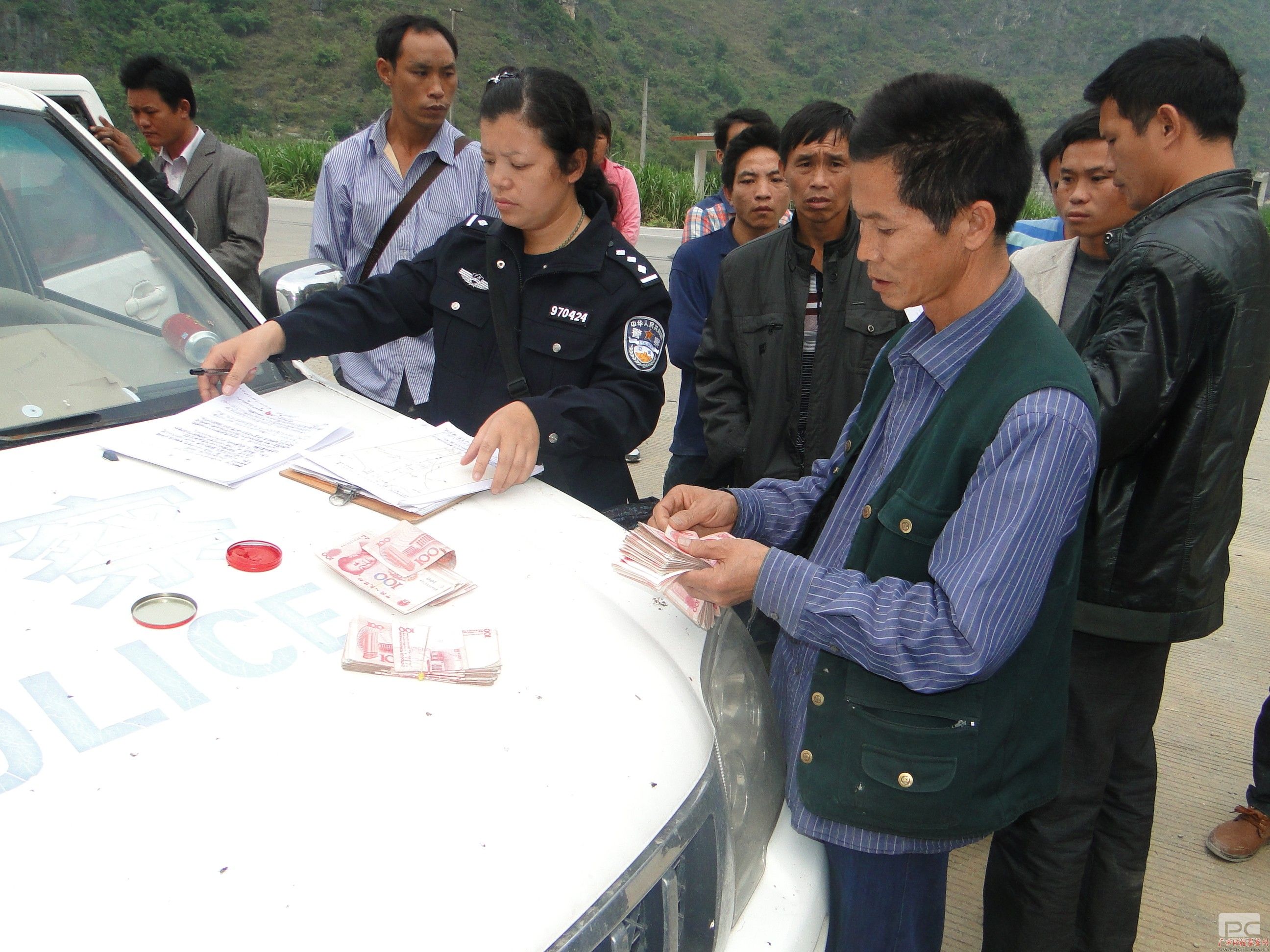 谭芬:瑶乡“女铁警”